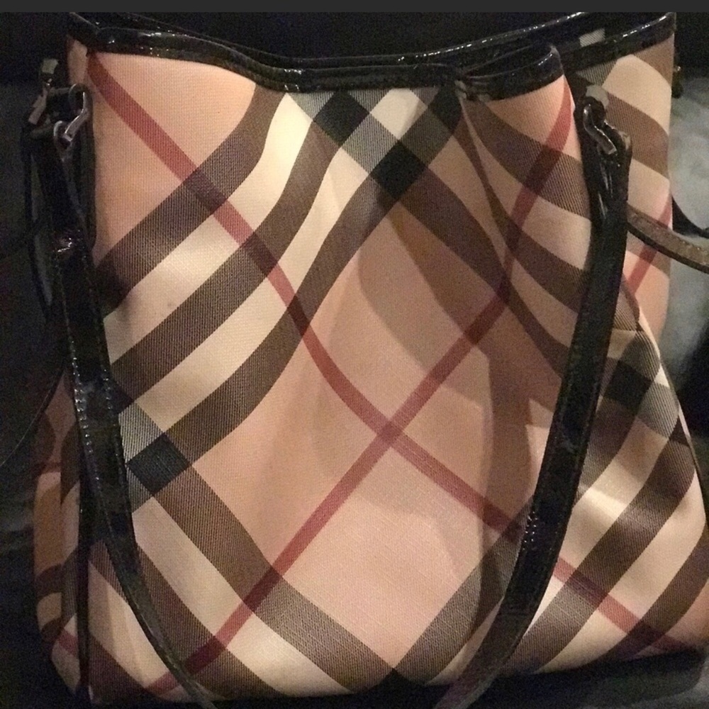 CYBER SALE🚨🚨Burberry Authentic medium tote bag‼️